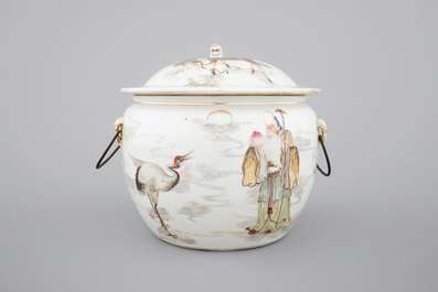 A fine Chinese Qianjiang food bow with cover, depicting Shou Lao and a stork, 19/20th C.