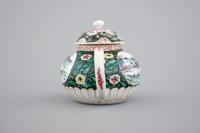A Chinese famille rose and noire teapot with cover, Yongzheng, 1722-1735