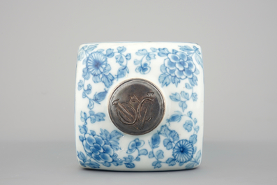 A blue and white Chinese porcelain silver-mounted VOC tea caddy, Kangxi, ca. 1700