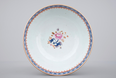 A good Chinese export porcelain Mandarin pattern bowl, 18th C.