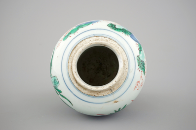 A Chinese wucai porcelain vase, Transitional period, 17th C.