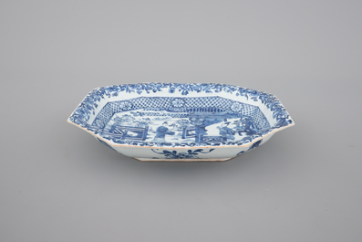 A blue and white Chinese porcelain octagonal serving bowl, Kangxi, ca. 1700