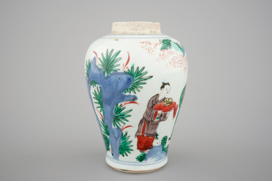 A Chinese wucai porcelain vase, Transitional period, 17th C.