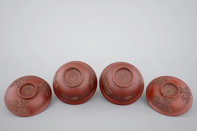 A pair of Chinese Yixing stoneware teabowls with cover, 19/20th C.