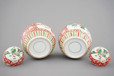 A pair of Chinese famille verte porcelain ginger jars with cover, 19/20th C.