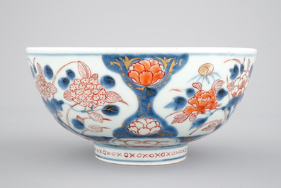 A medium size Japanese imari porcelain bowl, 18/19th C.