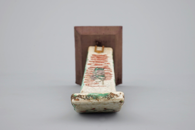 A Chinese famille verte crackle glaze &ldquo;Yang&rdquo; talking stick, 19th C.