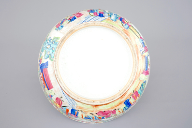 A very fine large Chinese famille rose porcelain Canton bowl, 19th C.