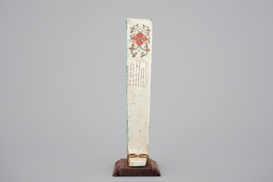 A Chinese famille verte crackle glaze &ldquo;Yang&rdquo; talking stick, 19th C.