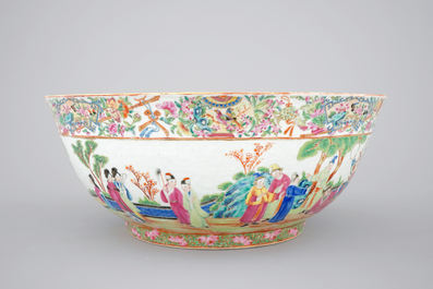 A very fine large Chinese famille rose porcelain Canton bowl, 19th C.