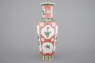 A fine Chinese famille verte and iron red porcelain vase with flowers in a basket, 19th C.