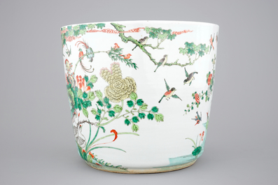 A large Chinese famille verte porcelain jardiniere with phoenix birds, 19th C.