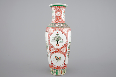 A fine Chinese famille verte and iron red porcelain vase with flowers in a basket, 19th C.