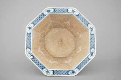 An octagonal blue and white Chinese porcelain flower bowl, Qianlong, 18th C.