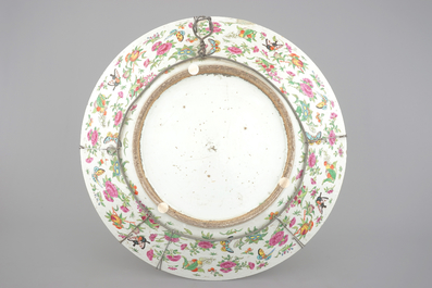 A massive Chinese Canton famille rose charger of 60 cm, 19th C.