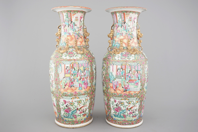 A pair of tall Chinese Canton rose medallion porcelain vases, 19th C.