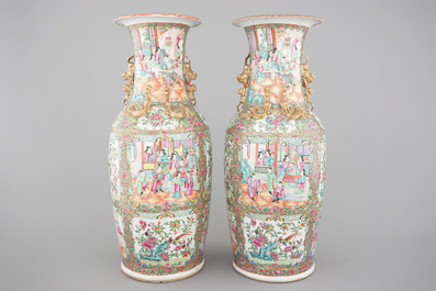 A pair of tall Chinese Canton rose medallion porcelain vases, 19th C.