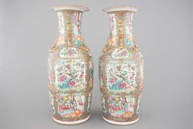 A pair of tall Chinese Canton rose medallion porcelain vases, 19th C.