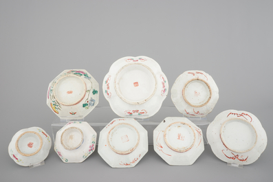 A set of 8 Chinese famille rose porcelain bowls on stand, 19th C.