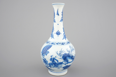 A blue and white Chinese porcelain bottle vase, Transitional, 17th C.