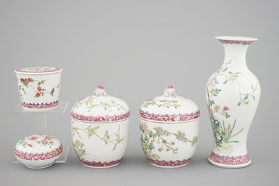 A nice set of Chinese famille rose Peranakan straits porcelain, 19/20th C.