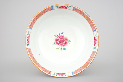 A large Chinese famille rose export porcelain bowl with pheasants, Qianlong, 18th C.