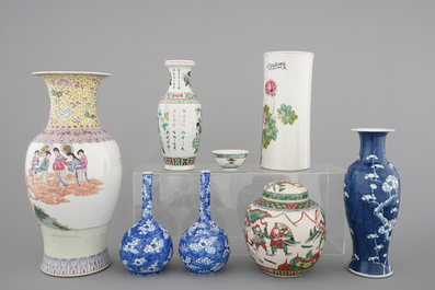 A collection of various Chinese porcelain vases, 19/20th C.