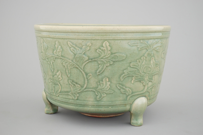 A large decorated Ming longquan celadon tripod censer, 14/15th C.