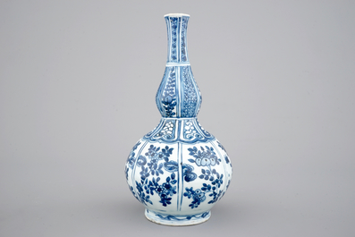 A blue and white double gourd vase, Ming dynasty, Wan-Li (1573-1619)