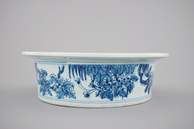 A Chinese blue and white porcelain basin with squirrels among vines, 18th C.