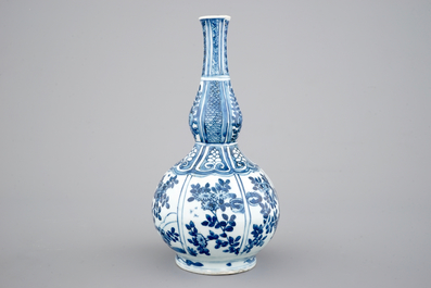 A blue and white double gourd vase, Ming dynasty, Wan-Li (1573-1619)