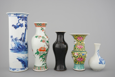 A set of 5 various Chinese porcelain vases, incl. a black monochrome and two blue and white, 19/20th C.