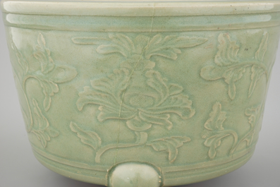 A large decorated Ming longquan celadon tripod censer, 14/15th C.