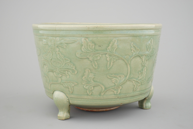 A large decorated Ming longquan celadon tripod censer, 14/15th C.