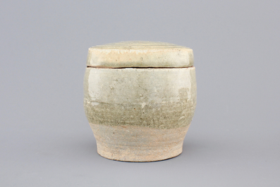 A Chinese Qingbai bowl with fish and a green box and cover, Song, 10-13th C.