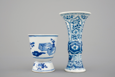 A small blue and white Chinese porcelain vase and a blue and white wine cup, Kangxi, ca. 1700