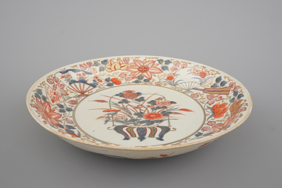 A Japanese Imari porcelain dish, 17/18th C.
