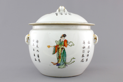 A Chinese porcelain famille rose bowl and cover, 19/20th C.