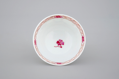 Two fine Chinese famille rose porcelain cups, Yongzheng, 1722-1735