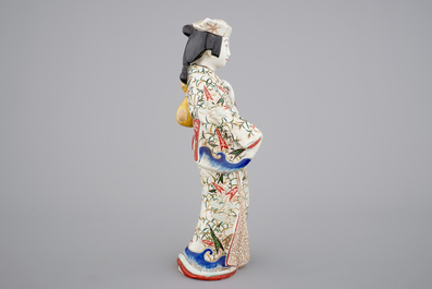 A tall Japanese Arita porcelain model of a &ldquo;courtesan&rdquo;, 17/18th C.