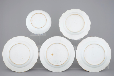 A lot of 5 large Chinese famille rose export porcelain plates, Qianlong, 18th C.