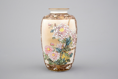 A fine gilt-marked Japanese satsuma porcelain vase, 19th C.