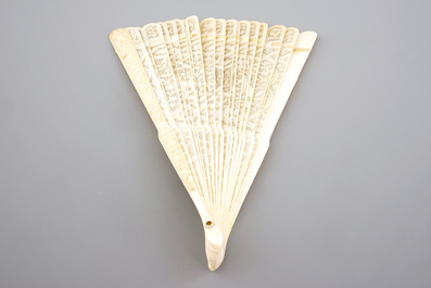 A Chinese carved ivory fan, Canton, 19th C.