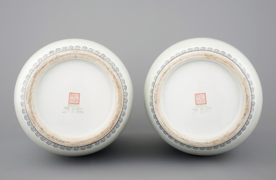 A tall pair of Chinese porcelain famille rose vases, Jingdezhen, 20th C.