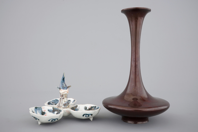 A fine Japanese bronze vase, 19th C. and an Imari spice box with dolphin finial, 17/18th C.