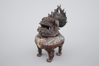 A Chinese dragon censer in champlev&eacute; enameled bronze, 18/19th C.