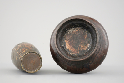 Two fine Japanese bronze vases, 18/19th C.