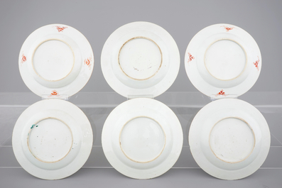 A pair of Yongzheng floral famille rose plates and a set of 4 Qianlong landscape plates, 18th C.