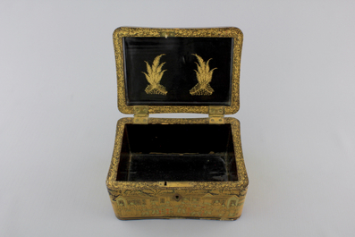 A fine Chinese gilt-laquered export tea caddy, 19th C.