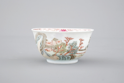 Two fine Chinese famille rose porcelain cups, Yongzheng, 1722-1735